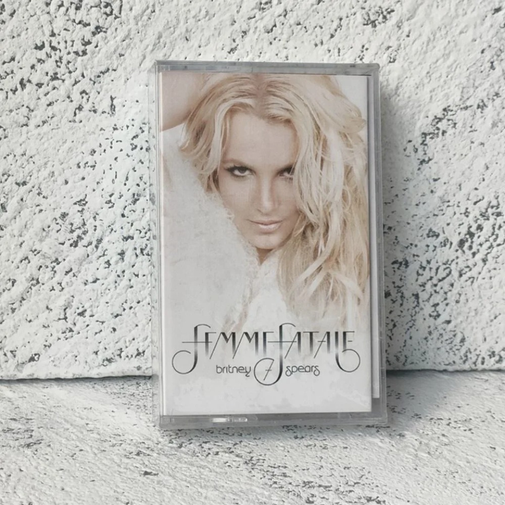 Retro Britney Spears Music Mag - Cosplay Props 评论和价格