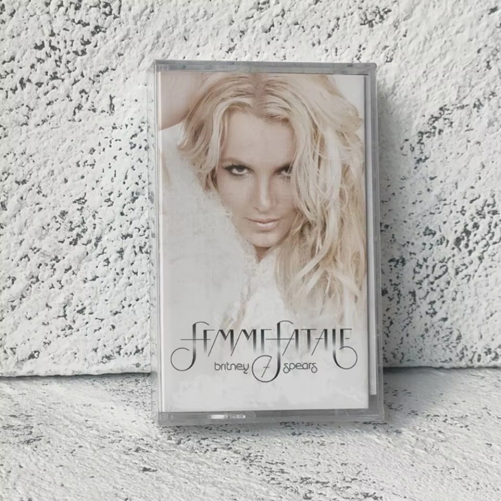 Retro Britney Spears Music Mag - Cosplay Props 评论和价格